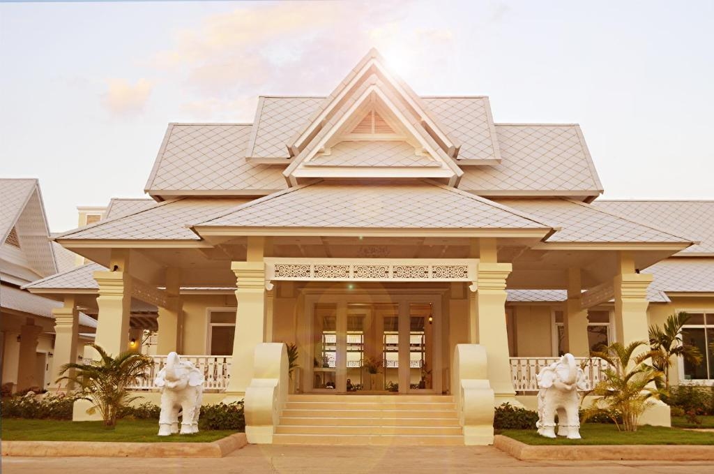 น่านตรึงใจ บูทิค โฮเต็ล (Nantrungjai Boutique Hotel)0