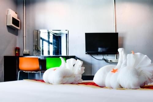 โรงแรมโลมา เพลส (Loma Place Hotel)1