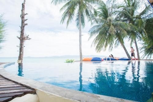 B52 Beach Resort3