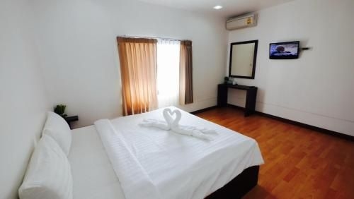 เบสิค ไลน์ @ ลอยเคราะห์ (Basic Line Hotel at Loikroh)0