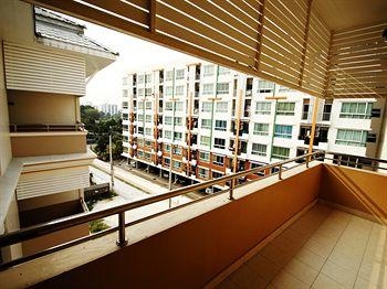 โกลเด้น อพาร์ทเม้นท์ (Golden Apartment)2