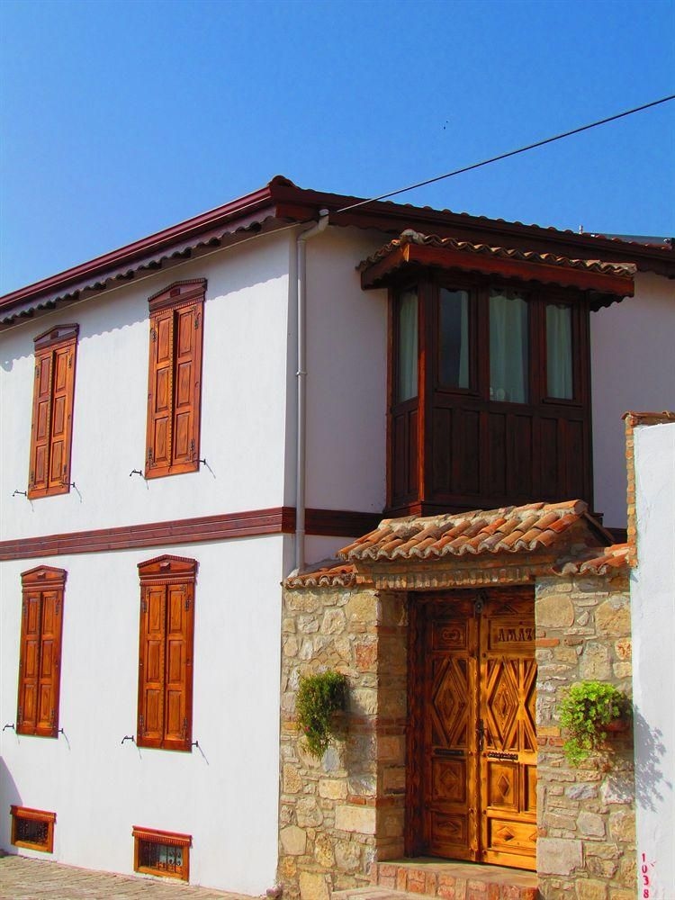 Amazon Petite Palace1