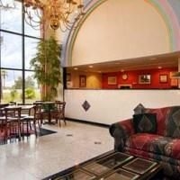 Howard Johnson Express Inn Suites Lakefront Park4