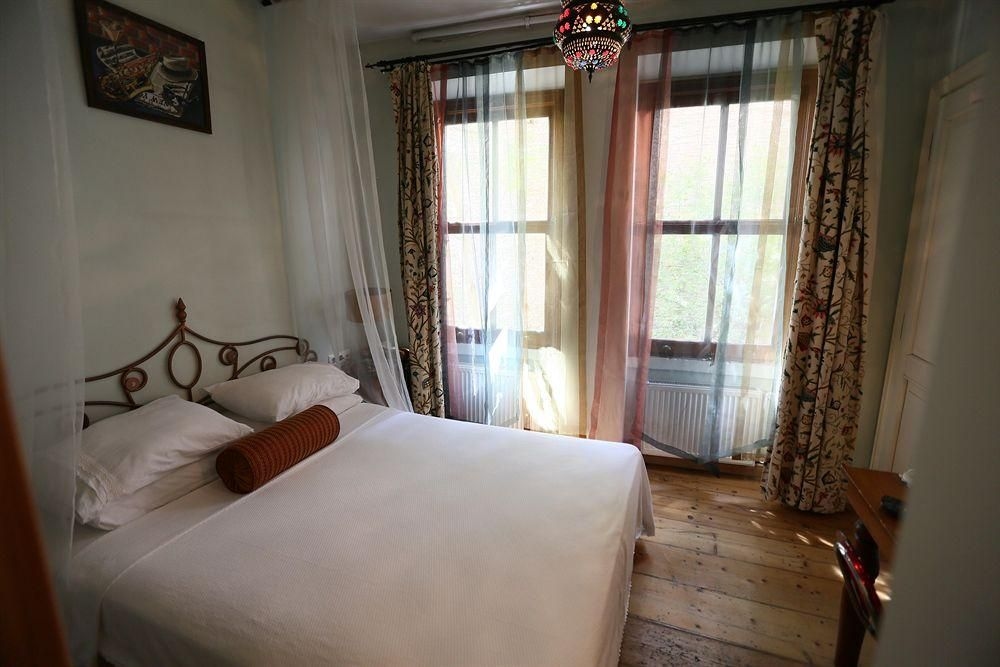 Noble House Galata1