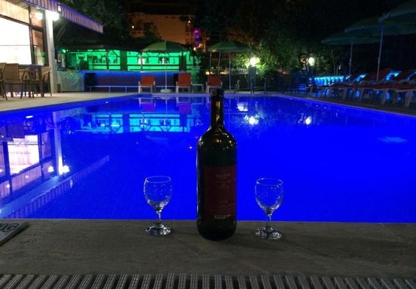 La Vella Hotel0