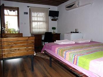 Akropolis Guest House4