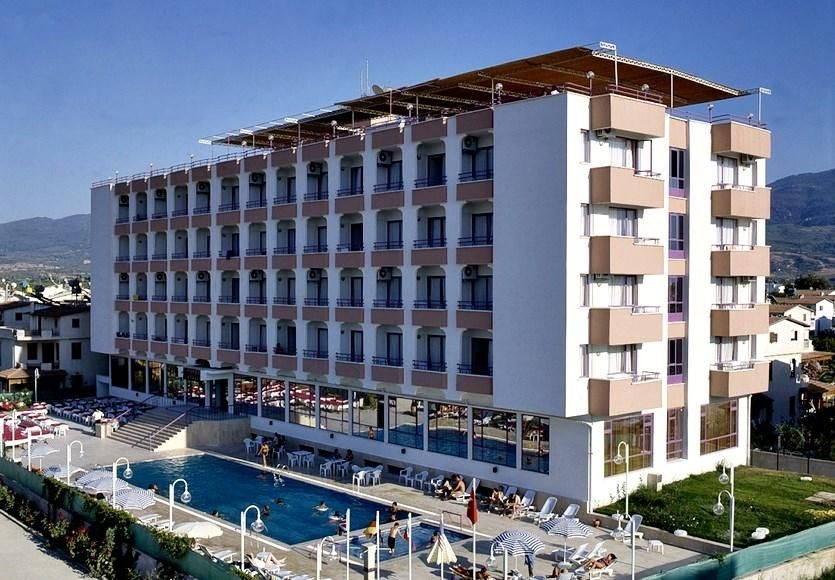 Merry Hotel1