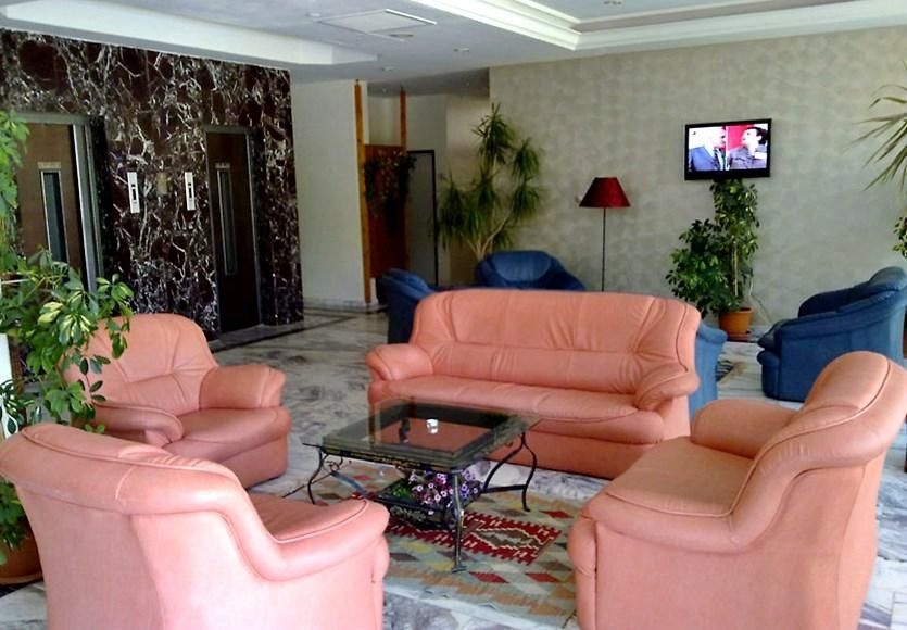 Merry Hotel4