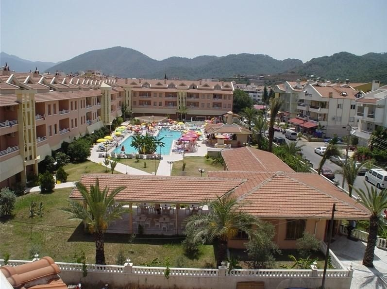 Midpoint Club & Suites3