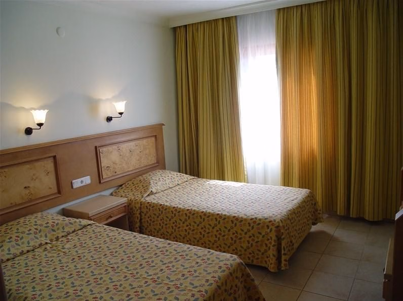 Midpoint Club & Suites0