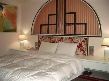 โมเดิร์น พลาซ่า โฮเต็ล (Modern Plaza Hotel)3