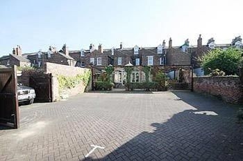 Warrens Guest House3