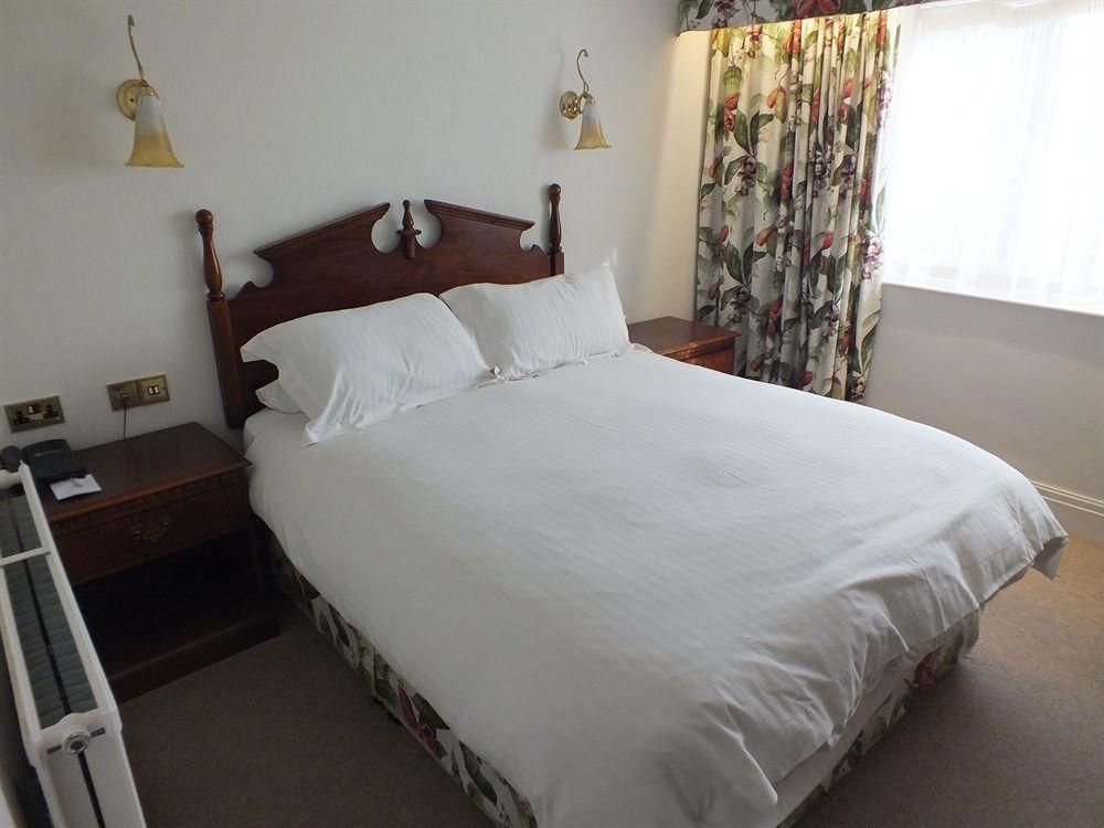 Pines Hotel2