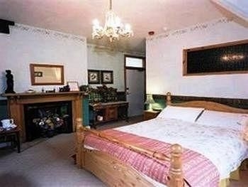 Elm Crest Guest House2