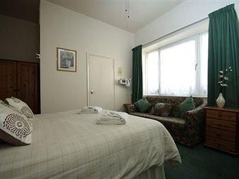 Harcourt Hotel3