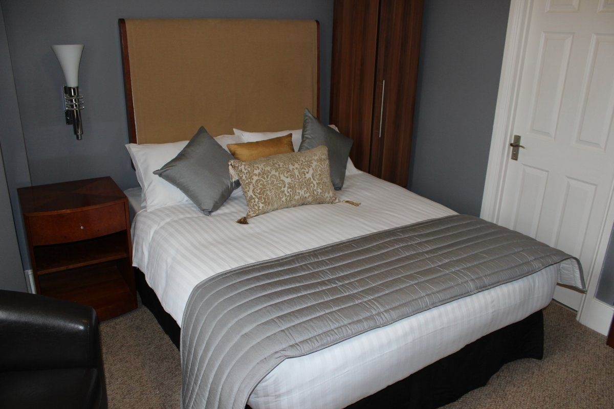 Ambassador Court Hotel4