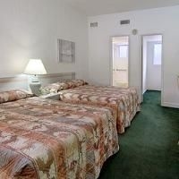 Travelodge Monaco Beach Resort2