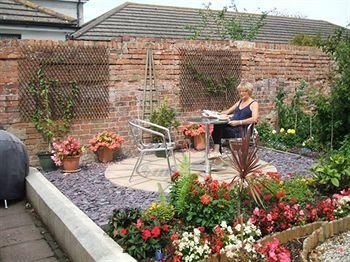 Pink House Bed and Breakfast2