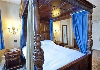 Ye Olde Talbot Hotel3