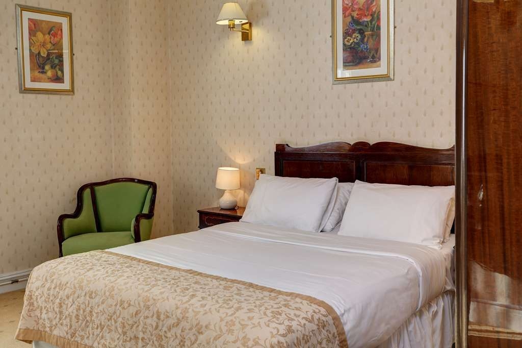 Hadlow Manor Hotel1