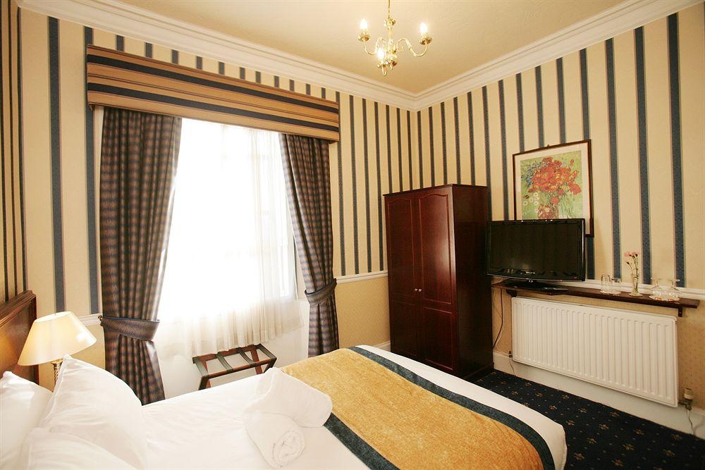 The Edinburgh Lodge4