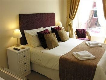 Craig Holm Guest House4