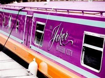 Hollywood Apartments & Barges2