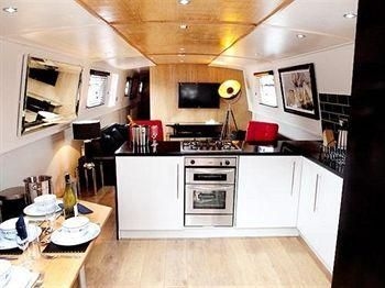 Hollywood Apartments & Barges1