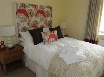 The Rose & Crown Country Inn1