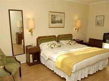 Croft Hotel3
