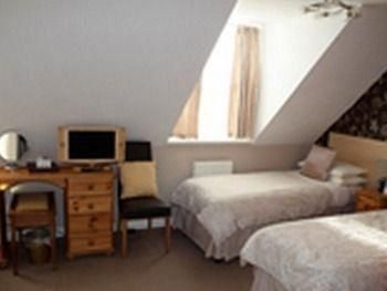 Lakeside Guest House3