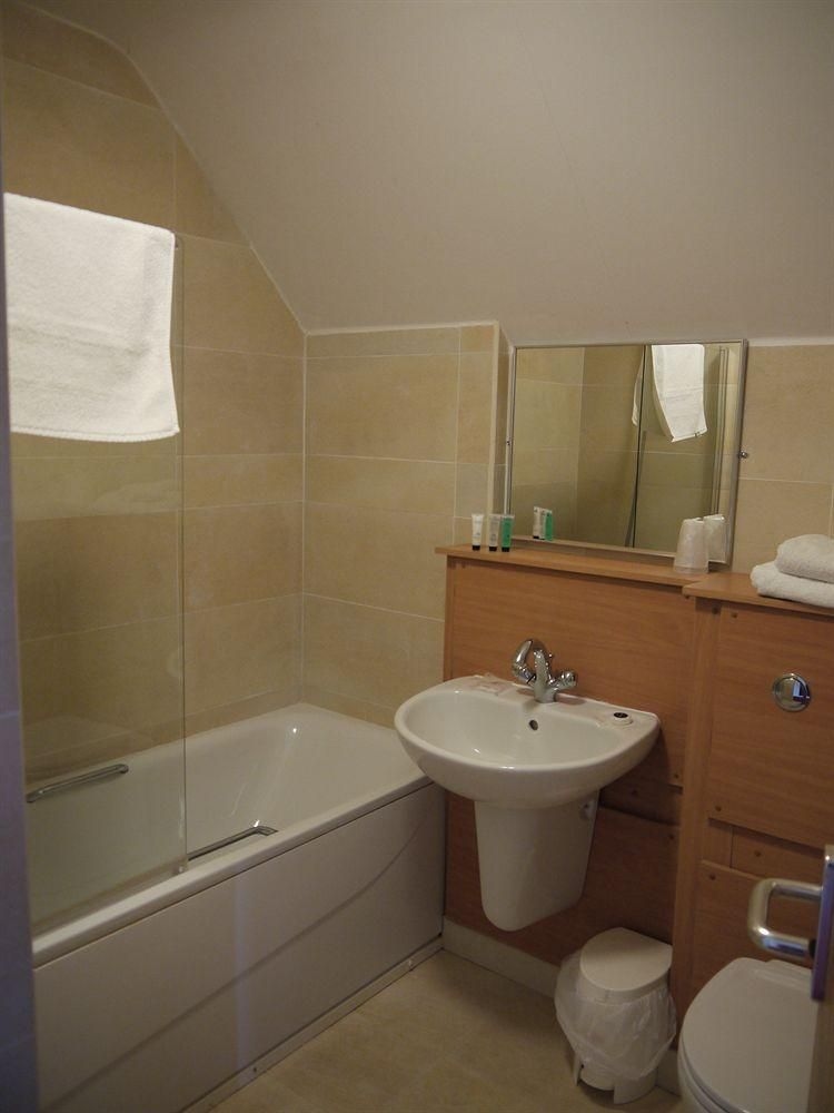 The Sharnbrook Hotel4