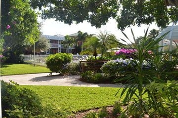 Ramada Naples0