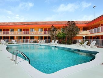 Super 8 Naples2