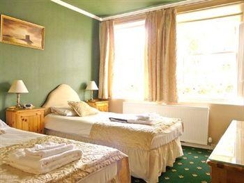GLENALMOND HOUSE1
