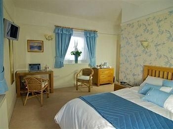 Throapham House3