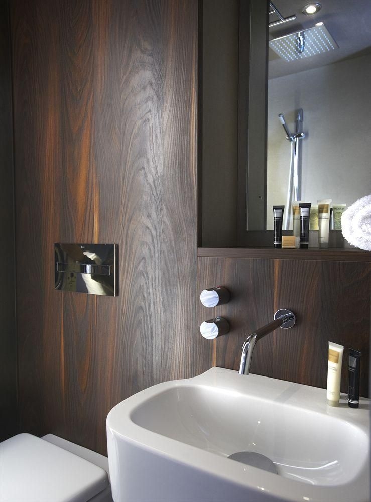 BLOC Hotel Gatwick2