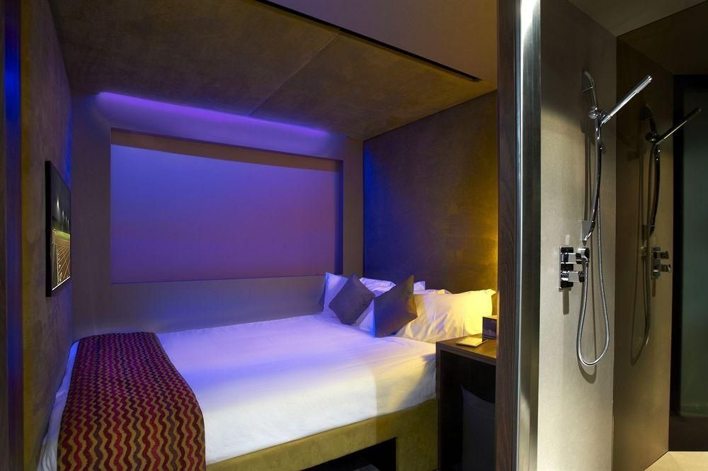 BLOC Hotel Gatwick4