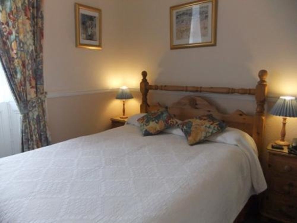 Ashdene House0