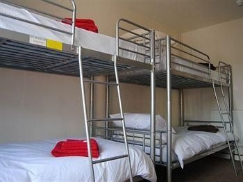 Peterville Inn & Surf Lodge4