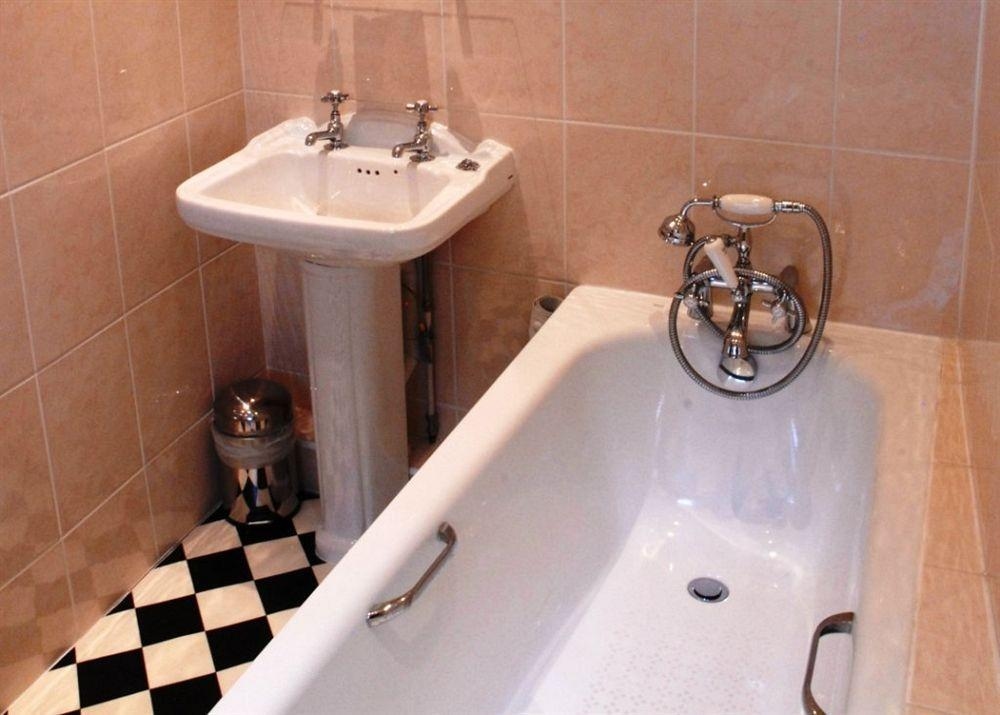 Marlborough Arms Hotel0