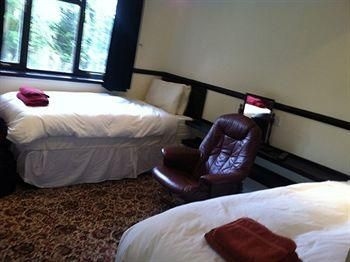 Foxwood Guest House4
