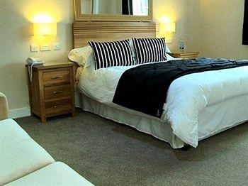 The Britannia Inn & Waves Restaurant3