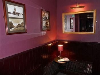 Cross Arms Hotel1