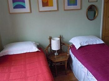 Fitz Guest House0