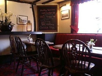 The Saracens Head - Inn4