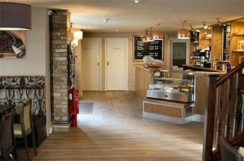 The George Hotel4