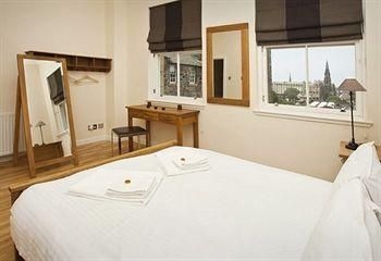 St. Giles Apartment4