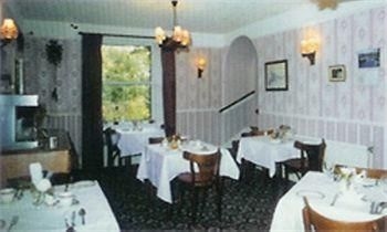 Lodgehill Hotel0