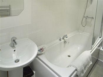 Hackett Property Serviced Apartments0